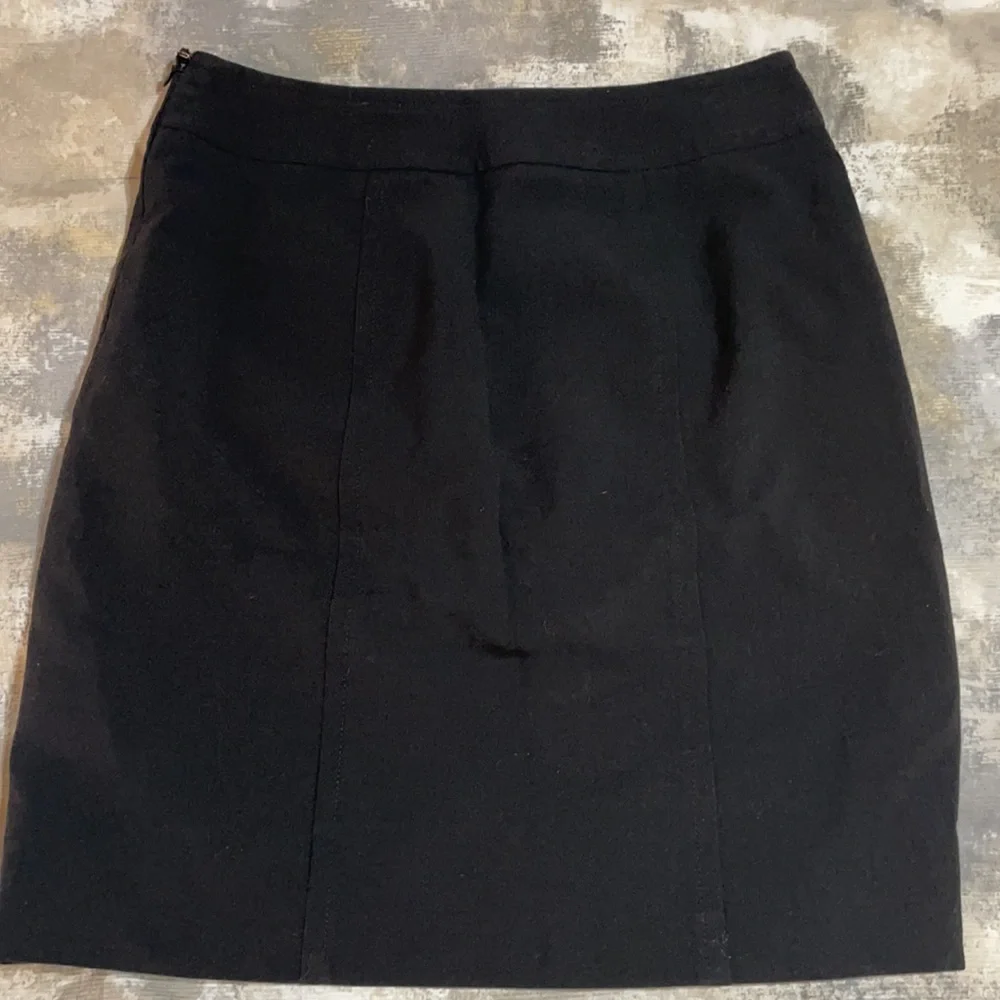 Ann Taylor Petites SZ 0P Black Mini Skirt Cute Front Button Detail and Side Zip - Picture 13 of 14